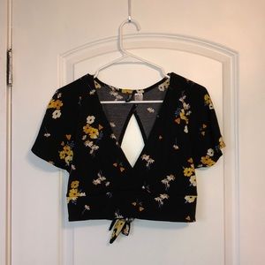 H&M Black Cropped Top